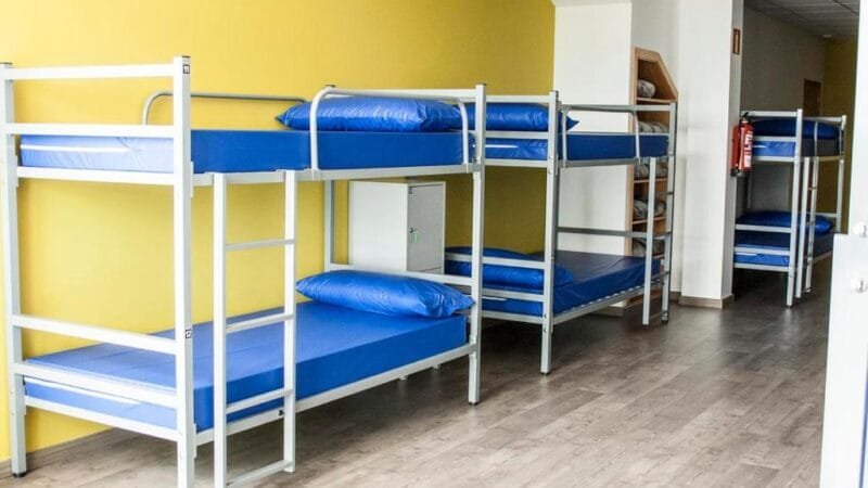 bunk bed dormitory at Albergue de Camino in Arzua